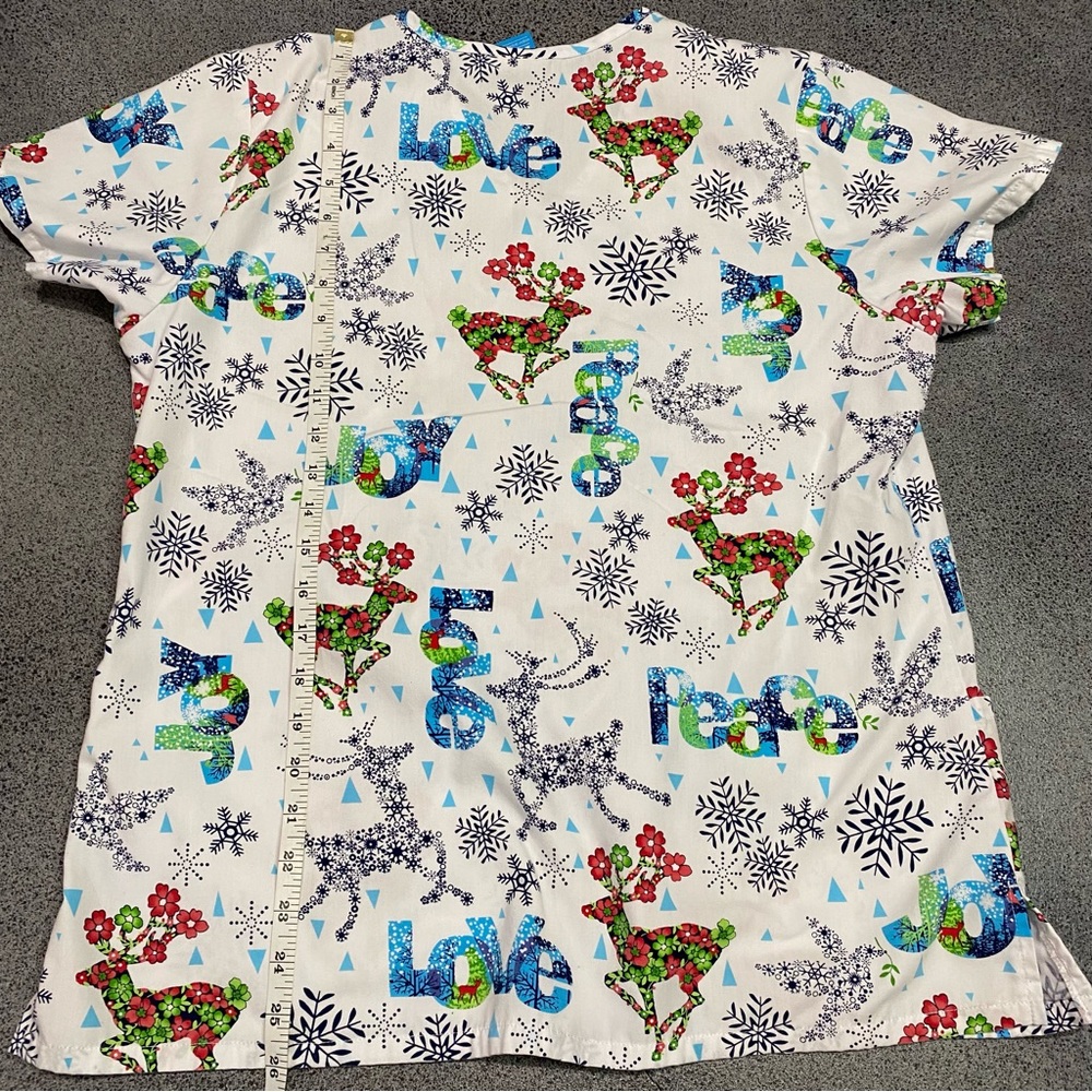 HQ Scrub Winter Top Peace Love Joy Size Medium